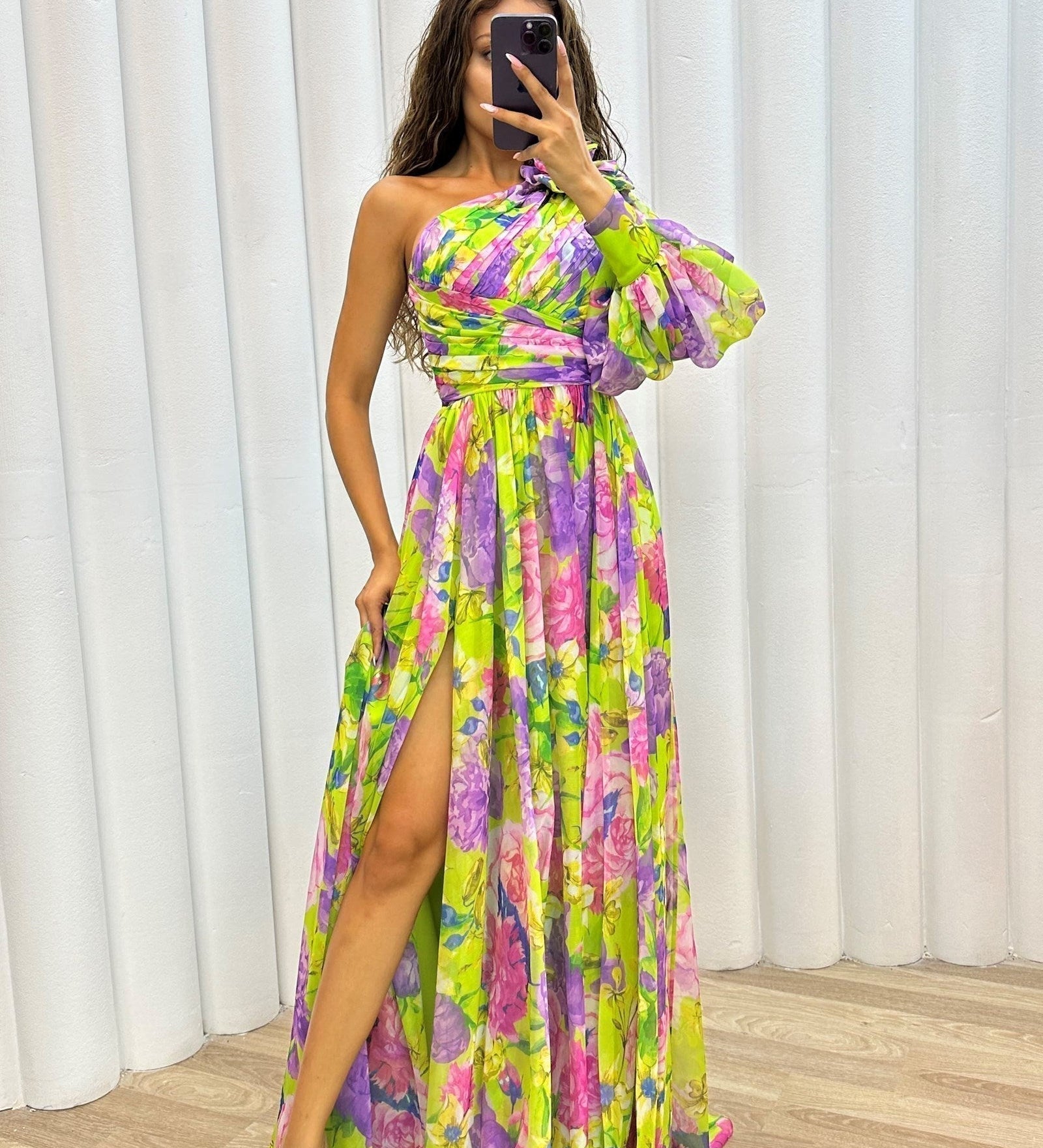 Whitney - Elegant and Flowing Dress