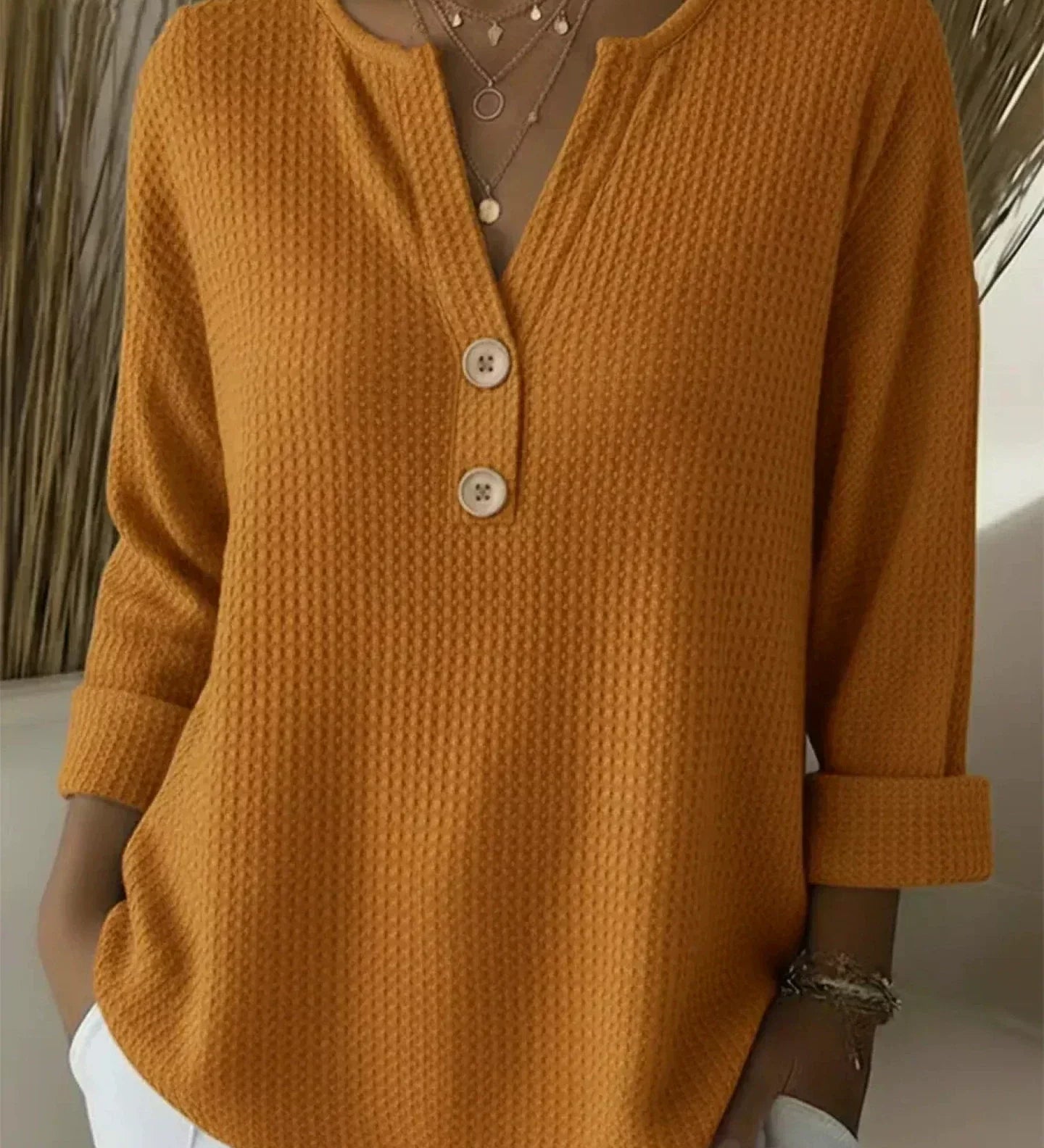 Lucía | T-shirt Henley à Texture Gofrée avec Boutons